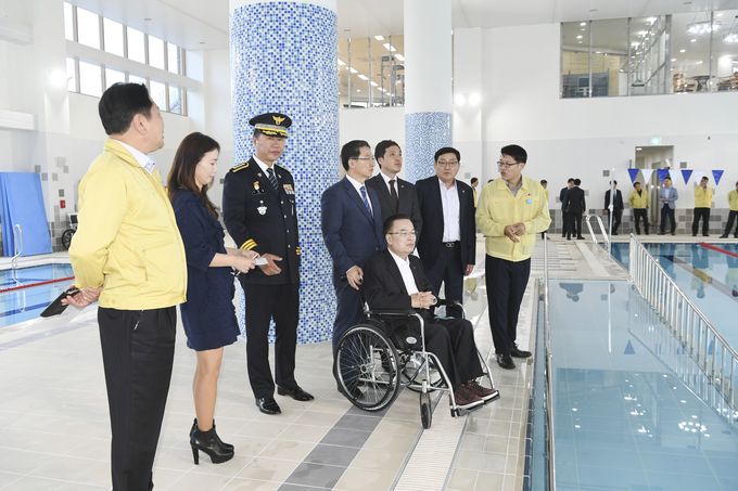 양주시(시장 이성호)는 시민들의 건강복지 증진에 크게 기여하게 될 ‘옥정호수스포츠센터’가 오는 31일 개관과 함께 본격 운영에 들어간다고 밝혔다.