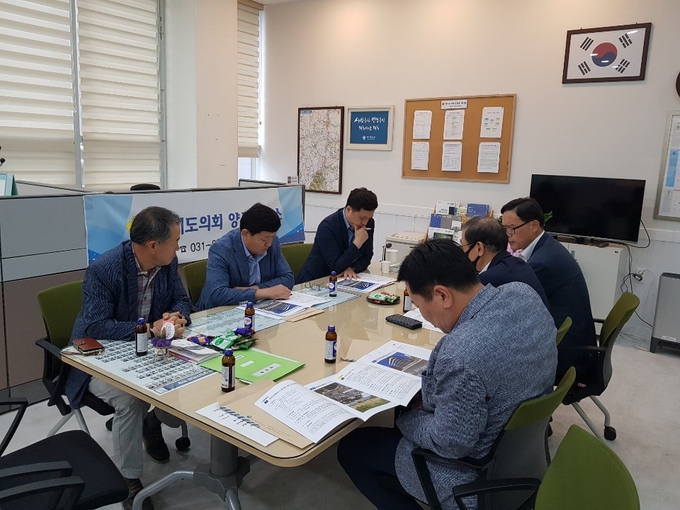 시는 21일 광사동 소재 경기도의회양주상담소에서 조학수 부시장, 박재만 도의원, 박태희 도의원, 관계 공무원 등이 참석한 가운데 ‘경기도정 정책 추진과 도비 확보’를 위한 간담회를 가졌다.