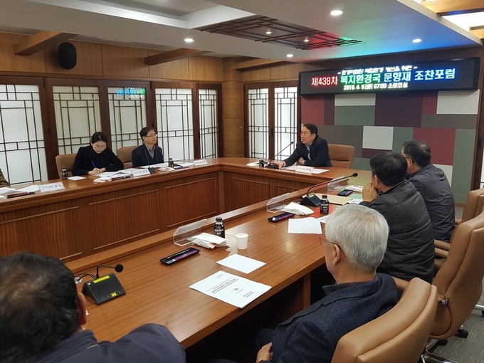 문향재 조찬포럼을 통해 시관계자와 환경미화원, 시설관리공단, 청소대행업체 등 관계자들이 한자리에 모여 환경미화원의 안전을 위한 의견을 수렴해 작업환경 개선계획을 수립했다.