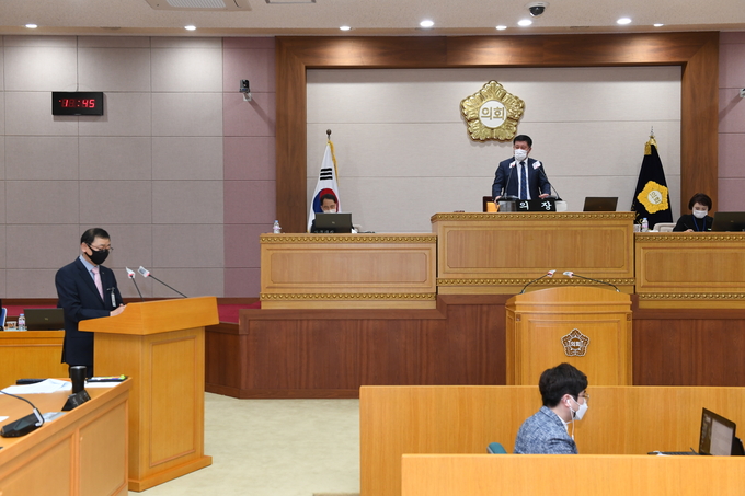 정덕영 양주시의회 의장이 제322회 임시회 본회의를 진행하고 있다. 이번 임시회 회기 중에는 시정질문이 실시됐다.
