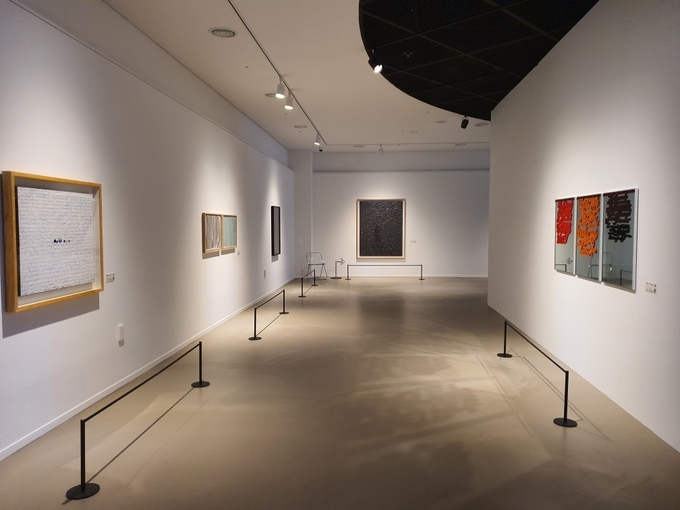 의정부미술도서관은 11월 4일‘개인 시대의 사회’라는 부제로『국립현대미술관 미술은행 소장품 기획전』을 개최했다.