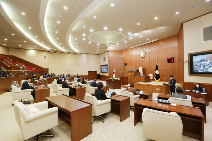 의정부시의회(의장 오범구)는 7일 제302회 제2차 정례회 제2차 본회의를 개회하였다.