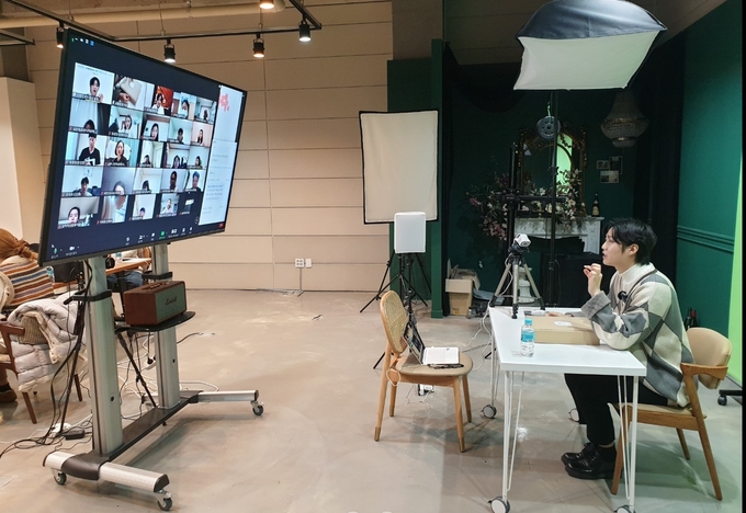 포천시는 지난 22일 공공부문 사례관리 연계・협력 강화를 위해 사례관리 업무 담당자 31명을 대상으로 랜선 워크숍을 개최했다.