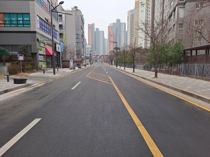 김포시(시장 정하영)는 마산동 반도유보라3차 일원 주거상가지역 생활도로 재정비공사를 완료했다고 밝혔다.