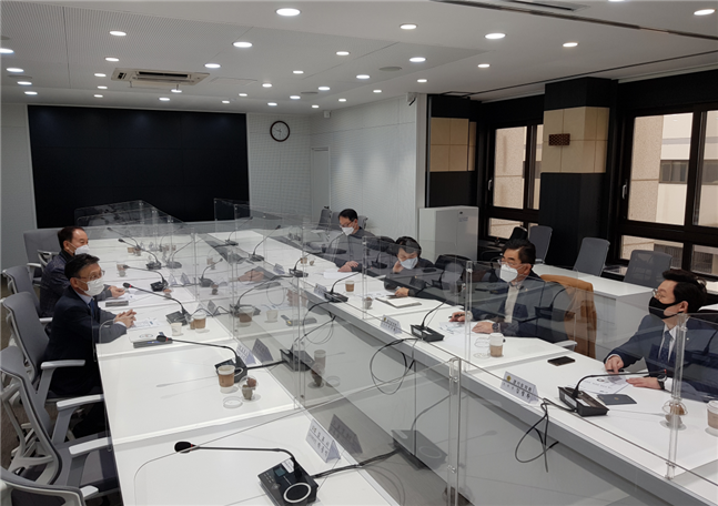 김포시가 시의 주요현안 해결을 위한 2022년도 도비 확보를 위해 지역 도의원과의 간담회를 지난 10일 시청 회의실에서 진행했다.