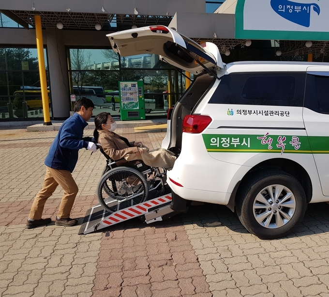 의정부시(시장 안병용)는 올해 교통약자 이동편의를 위해 특별교통수단인 장애인 행복콜을 3대 증차한다고 밝혔다.