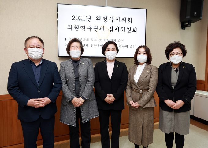 의회 운영위원회(위원장 조금석)에서는 지난 15일 의원연구단체 심사위원회를 개최하여 5개 연구단체의 활동계획과 예산에 관한 사항을 심사하고 연구 방향을 논의하였다.