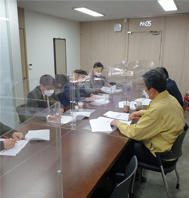 김포시는 지난 16일 경기도의 제3차 공공기관 이전 계획에 따라 이석범 부시장을 단장으로 한 공공기관 유치 T/F팀 1차 회의를 열었다.