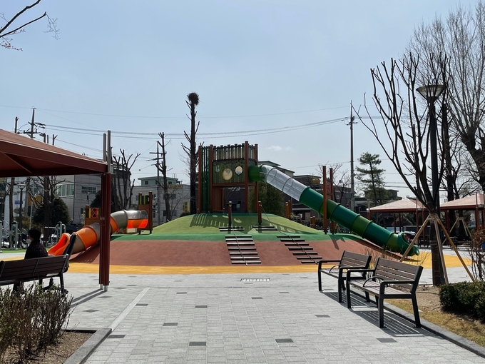 의정부시는 포스트 코로나19 시대를 대비하고, 코로나19로 인하여 지친 일상을 회복하는 시민들의 슬기로운 공원 생활을 위해 도시공원 리모델링 사업을 추진하고 있다.