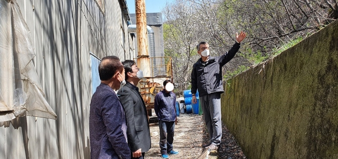 김포시 클린도시사업소에서는 지난 9일 월곶 상마 상단 녹지 사면의 안전사고 예방을 위해 자체안전점검을 실시했다.