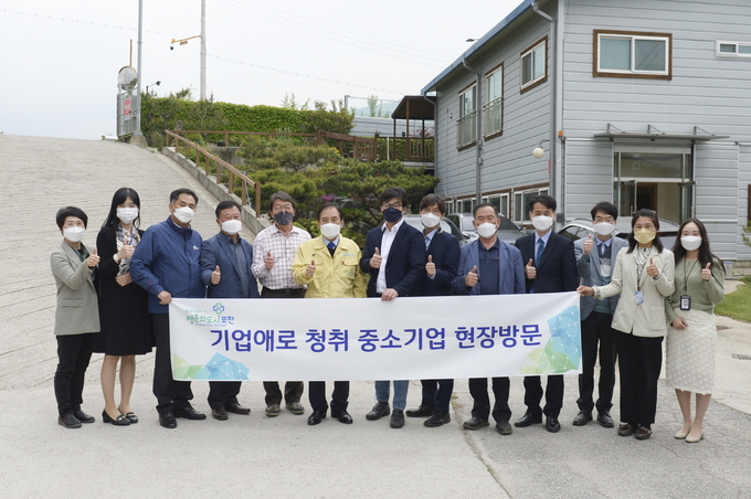 포천시는 기업애로를 청취하고 해결방안을 모색하기 위해 선단동에 소재한 한국화성산업(대표 최문섭, 최재원)을 방문했다.