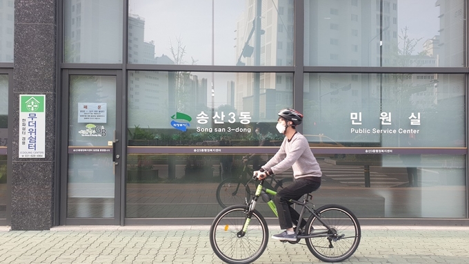 의정부시 송산3동은 주민을 대상으로 무료로 자전거를 대여해주는 공유자전거 ‘산들이’ 대여 서비스를 실시한다.
