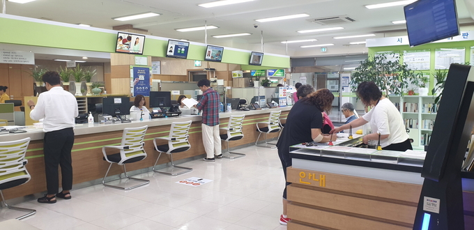 포천시가 고객 중심의 ‘맞춤형 여권 민원 서비스’로 큰 호응을 얻고 있다.