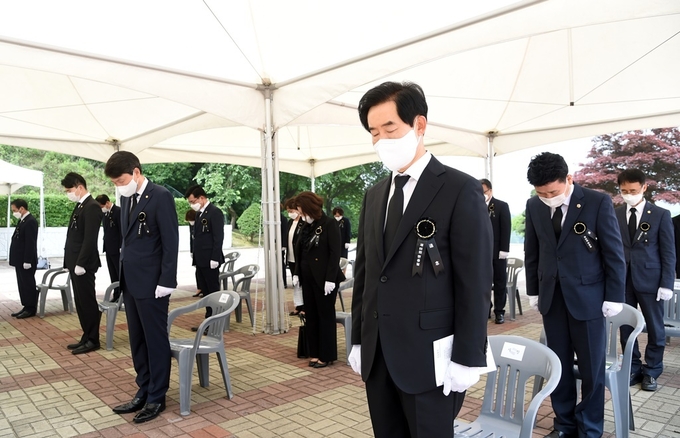 의정부시는 6월 6일 자일동 소재 현충탑에서 제66회 현충일을 맞아 순국선열 및 전몰장병의 위훈을 기리는 추념 행사를 개최했다.