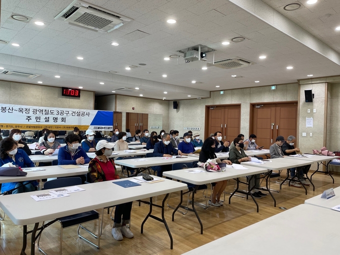양주시 양주2동(동장 최계정)은 지난 7일 통장협의회(회장 유준희)를 대상으로 ‘도봉산~옥정 광역철도 건설사업’의 진행사항에 대한 주민설명회를 개최했다.