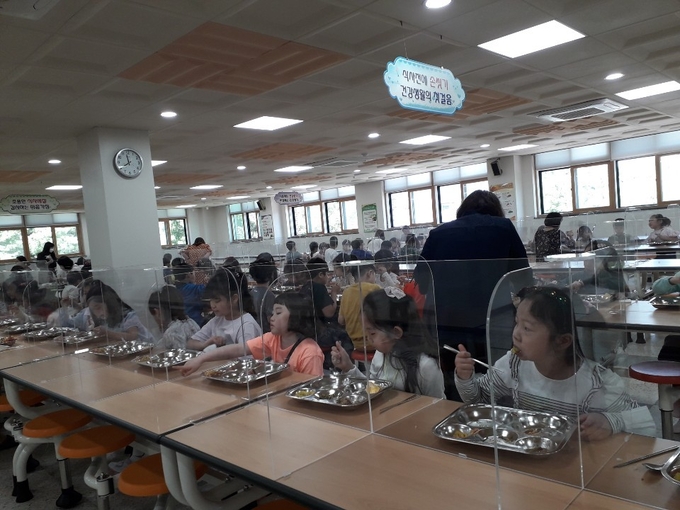 의정부시는 시민의 건강을 최우선으로 생각하는 안전하고 건강한 먹거리를 공급하고 의정부시 농업의 지속가능성과 지역경제 활성화를 위해 다양한 사업을 추진하고 있다.