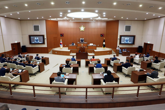 의정부시의회(의장 오범구)는 14일 제308회 임시회를 개최하여‘의정부 도시관리계획 결정(변경)안’에 대한 의견서를 채택하였다.