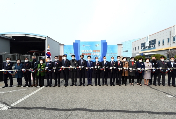 의정부시는 의정부경량전철(주) 주관으로 11월 19일 의정부경전철 차량기지에서 안병용 의정부시장, 김민철 국회의원, 오영환 국회의원, 오범구 의정부시의회 의장과 시의원, 관내 지역구 도의원 및 관내 유관기관단체장 및 지역주민 등이 참석한 가운데 의정부시경전철 차량기지 임시승강장(복합문화융합단지) 개통식을 개최했다.