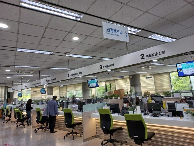 양주시는 시 본청 민원실이 행정안전부 주관 ‘2021년 국민행복민원실’로 선정돼 행정안전부 장관상을 수상했다고 밝혔다.