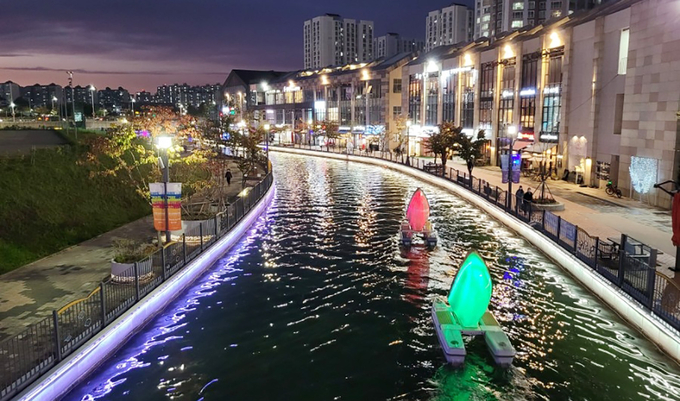 김포시는 ‘대한민국 최초의 캐널시티(Canal City) 김포한강신도시’에 조성한 ‘금빛수로’가 2021년 아시아 도시경관상을 수상했다고 밝혔다.