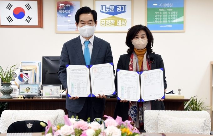 의정부시는 3월 8일 지난해 혁신교육지구 시즌Ⅲ 업무협약 체결(의정부시⟷경기도교육청)에 대한 후속 조치로 의정부교육지원청(교육장 김진선)과 올해 사업 추진을 위한 부속 합의를 체결했다.