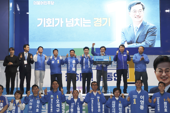 김원기 더불어민주당 의정부시장후보는 20일 오후7시 의정부 행복로에서 김동연 경기지사후보를 비롯한 의정부 지역 6.1지방선거 후보들과 함께 합동유세를 진행했다.
