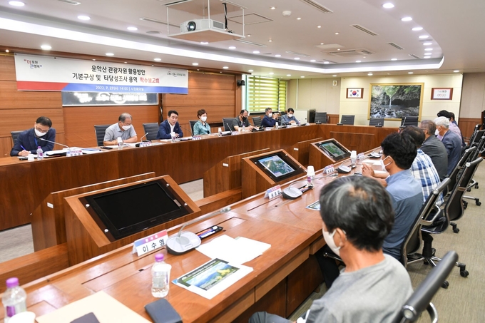 포천시는 지난 27일 시정회의실에서 화현면 운악산의 수려한 자연환경을 활용한 관광자원화 방안을 모색하기 위해 타당성 용역 착수보고회를 개최했다.