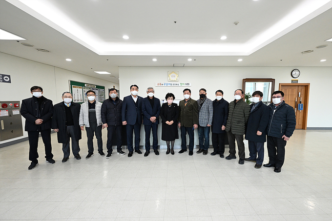 의정부시의회(의장 최정희)는 12일 의장실에서 주민자치협의회(회장 박범서)와 간담회를 진행했다.