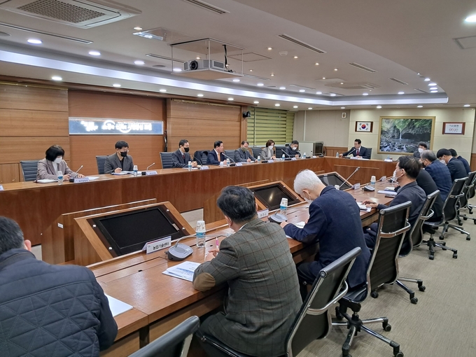 포천시는 지난 13일 시정회의실에서 시장 주재로 1월 제2차 정책회의를 개최하고, 추진 중인 현안사업에 대해 점검했다.