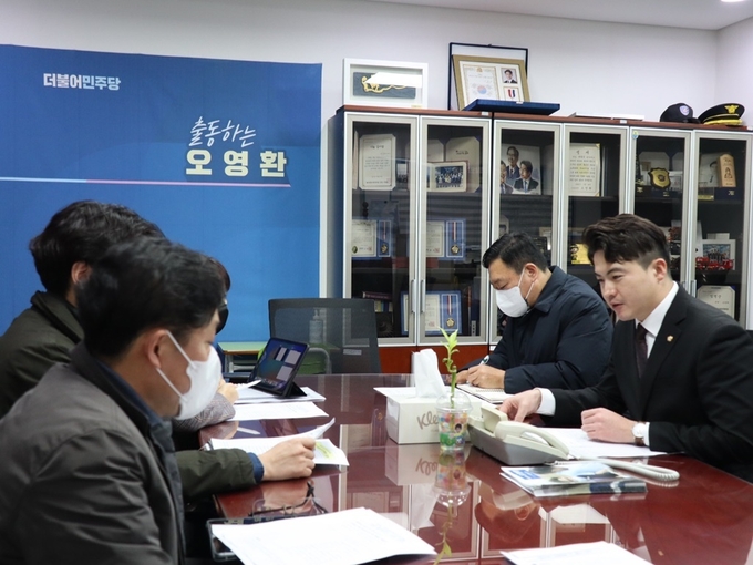 의정부시는 1월 17일 「주한미군 공여구역주변지역 등 지원 특별법(약칭: 미군공여구역법)」 등 법 개정을 통해 기업유치 발판을 마련하고자 국회를 방문해 김민철 의원(더불어민주당), 오영환 의원(더불어민주당)과 머리를 맞대고 뜻을 모았다고 밝혔다.