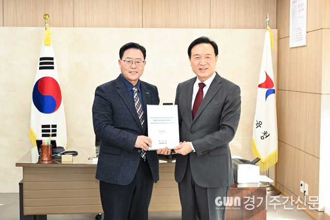 강수현 양주시장은 2일 양주교육지원청 신설과 더불어 과밀학급 지역 학교 적기 신설 등 교육 관련 현안을 논의하기 위해 경기도교육청 북부청사를 방문해 임태희 경기도교육감과 면담을 가졌다.