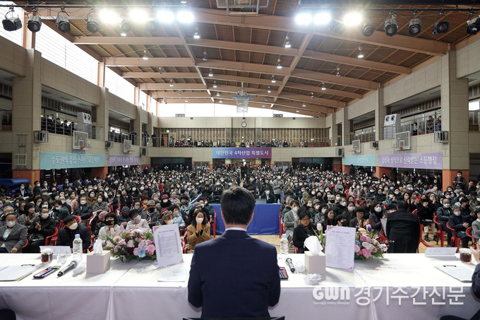 신상진 성남시장은 2월 9일 분당중앙고등학교 체육관에서 새해 시민 인사회를 개최해 사흘 연속 소통 행보를 이어 나갔다.