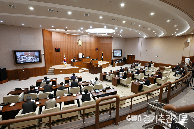 의정부시의회(의장 최정희)는 16일 제320회 임시회 제2차 본회의를 끝으로 11일간의 의사일정을 마무리했다.