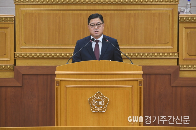 김현수 의원이 경기북부 거점 공공의료시설 유치 촉구 건의안을 대표 발의하고 있다.