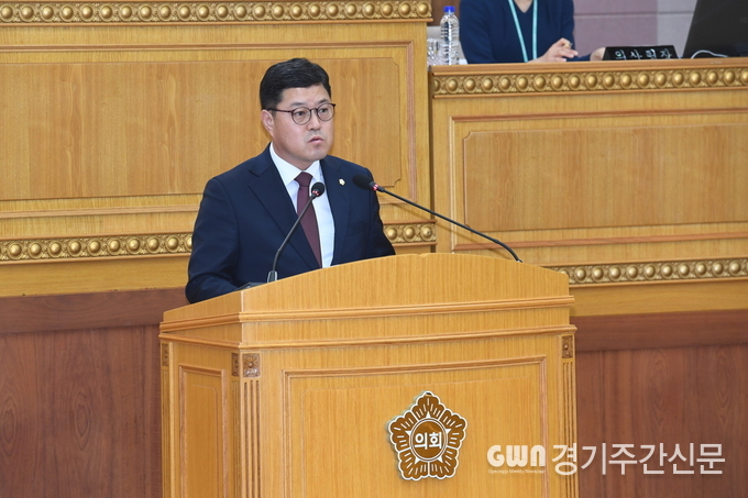  김현수 의원이 제353회 임시회 제1차 본회의에서 ‘양주시 공동주택 품질검수단 설치 및 운영 조례안’을 대표 발의하고 있다.