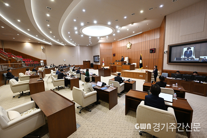  의정부시의회(의장 최정희)는 28일 제322회 임시회 제2차 본회의를 끝으로 5일간의 의사일정을 마무리했다.