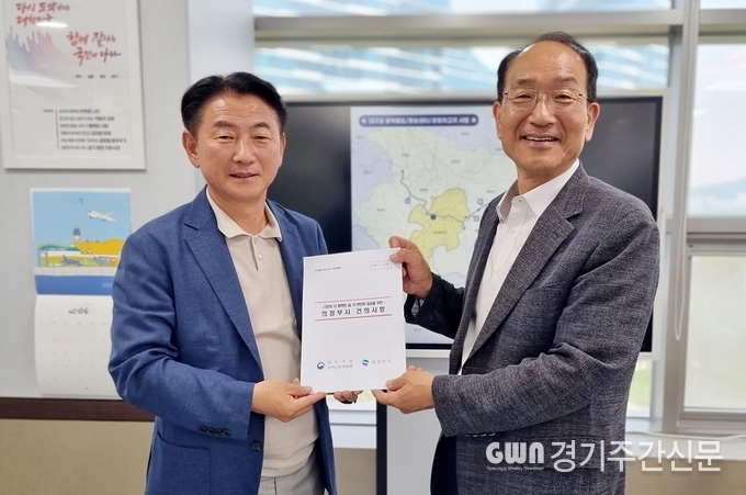  김동근 의정부시장은 6월 12일 국토교통부 대도시권광역교통위원회(이하 대광위) 이성해 위원장을 찾아가 광역철도 관련 현안사항인 8호선(별내선) 의정부 연장 및 7호선 연장(도봉산옥정선) 복선화 등에 대한 적극적인 지원을 요청했다.
