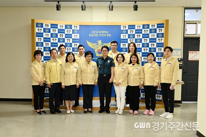  의정부시의회(의장 최정희)는 22일 의정부시청, 관내 경찰서 및 소방서를 방문해 24일까지 4일간 진행되는 을지연습 훈련상황을 참관하고 근무자들의 노고를 격려했다.