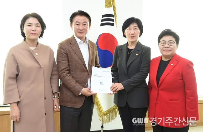 김동근 의정부시장이 시민공론장을 통해 소각장 갈등을 해결한 것을 계기로 10월 6일 한화진 환경부 장관과 면담했다고 밝혔다.