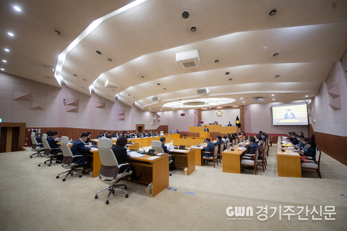  양주시의회(의장 윤창철)는 25일, 제360회 임시회를 열어 2023년 제4차 수시분 공유재산 관리계획의 건 등 총 3건의 안건을 처리했다.