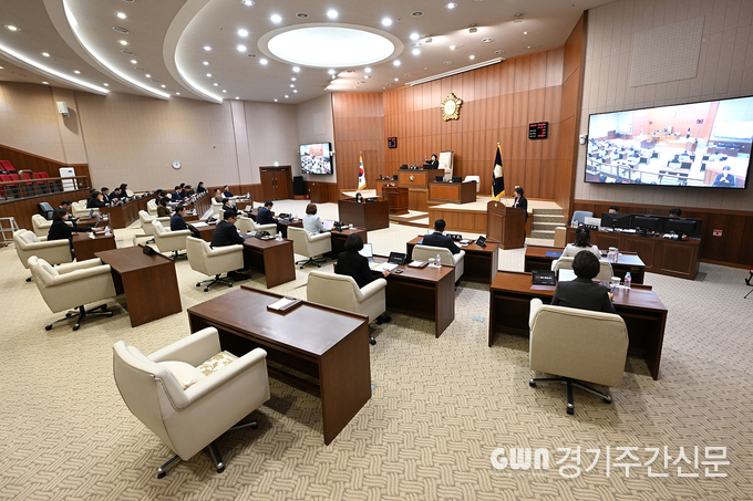 의정부시의회(의장 최정희)는 26일 제325회 임시회 제2차 본회의를 끝으로 11일간의 의사일정을 마무리했다.