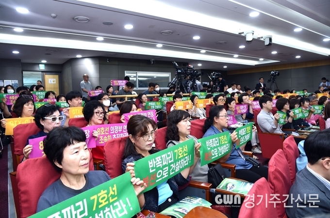  의정부시는 경기도에 단선철도로 건설 중인 7호선 연장구간(도봉산~옥정) 복선화를 강력 건의하고 이에 대한 적극적인 검토를 요청했다고 8일 밝혔다.<br>