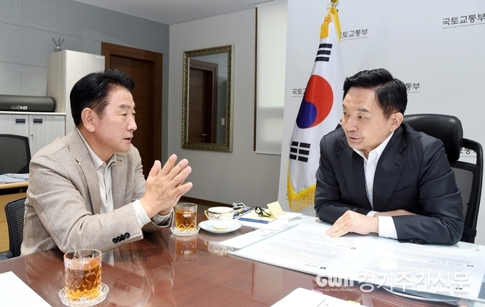  김동근 의정부시장이 원희룡 국토교통부 장관에게 미군 공여지 개발 등 현안 해결을 위한 적극적인 협조를 요청했다.