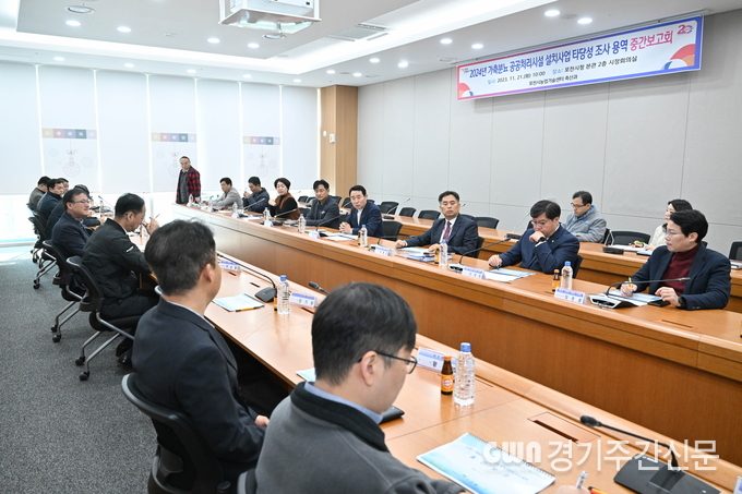  포천시는 지난 21일 신청사 중회의실에서 ‘가축분뇨 공공처리시설 설치 타당성 조사 용역’에 대한 중간보고회를 개최했다.<br>