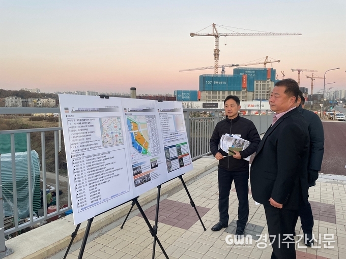  김경일 파주시장은 21일 ‘파주메디컬클러스터 조성사업’ 현장 간담회를 개최하여 사업추진 현황을 점검하고, 향후 계획 등 발전 전략에 대해 소통하는 시간을 가졌다. (사진=파주시)
