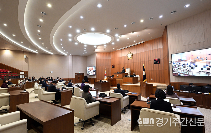  의정부시의회(의장 최정희)는 6일 제327회 임시회 제2차 본회의를 끝으로 2024년 첫 회기를 마무리했다.