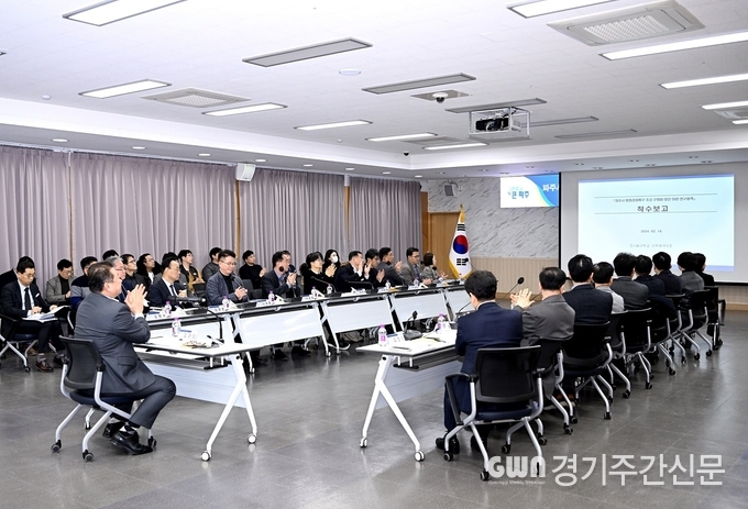  파주시가 평화경제특구 조성사업의 구체화 방안 마련을 위한 연구용역에 착수했음을 공식화하는 보고회를 지난 16일 개최했다. 