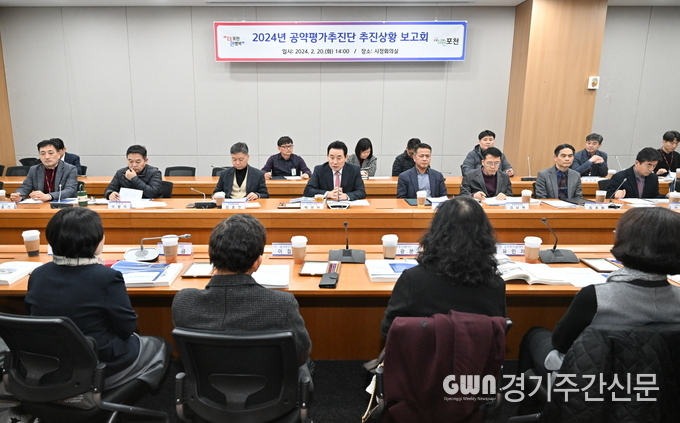 포천시는 지난 20일 시정 회의실에서 ‘공약추진평가단 추진상황 보고회’를 개최하였다.
