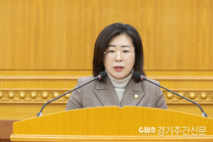  강혜숙 의원이 제365회 임시회 제1차 본회의에서 ‘양주시 스토킹범죄 예방 및 피해지원에 관한 조례안’을 대표 발의하고 있다.