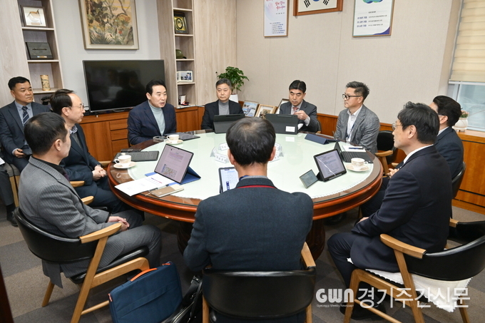 포천시는 지난 27일 경기도청 북부청사에서 경기도와 함께 포천시 정책 현안사항을 해결하기 위한 정책간담회를 실시했다.